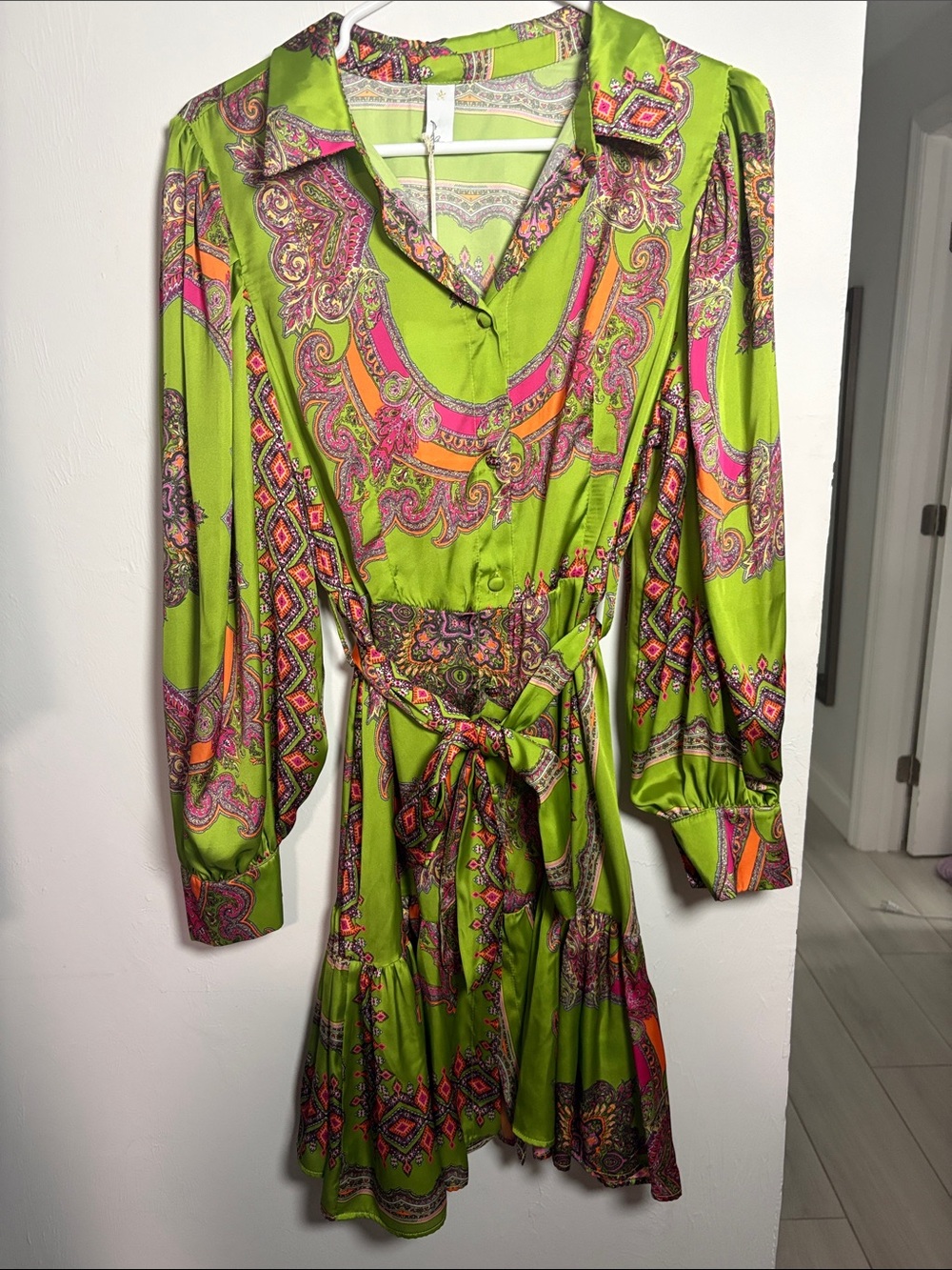 Q Guapa Italian Lime Green Paisley Long-Sleeve Tie-Waist Dress size medium NWT M